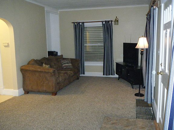 LR w/new carpet