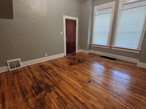 3rd image of 905 S 14th St #907