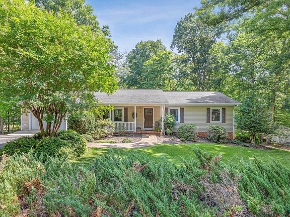 5th image of 10 Shortwood Cir