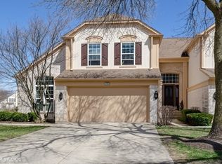 202 W Fox Hill Dr, Buffalo Grove, IL