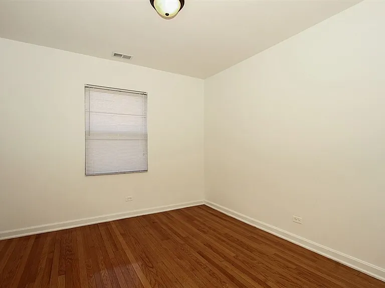 8238 S Ellis — Photo 8