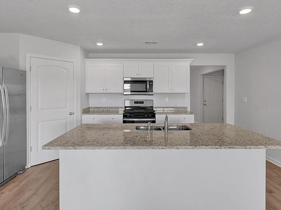 4th image of 3404 Hawthorn Way