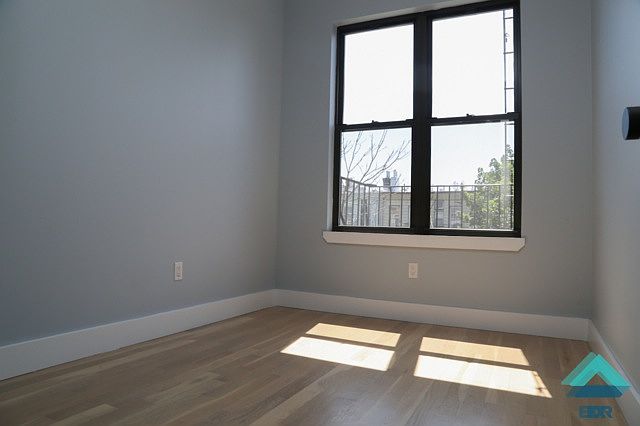 1st image of 914 Hart St #2FAHRIV