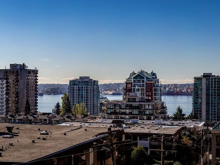 444 Lonsdale Ave — Photo 15