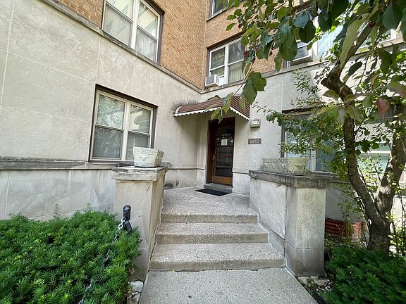 3rd image of 2610 W Balmoral Ave APT 504