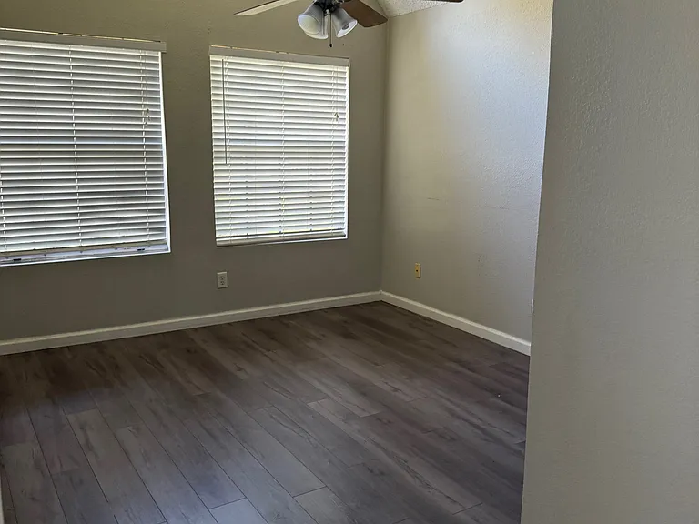 385 Woodside Dr — Photo 18