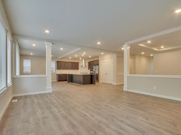 3rd image of 10147 Veteran Ave