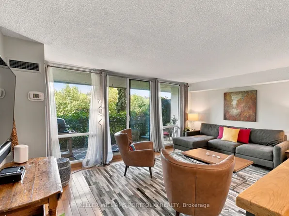 260 Scarlett Rd #101, Toronto, ON M6N 4X6