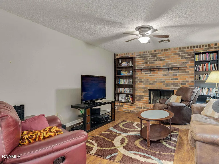 303 Plaza Village Dr — Photo 9