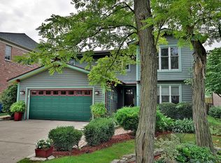 460 W 3rd St, Elmhurst, IL 60126