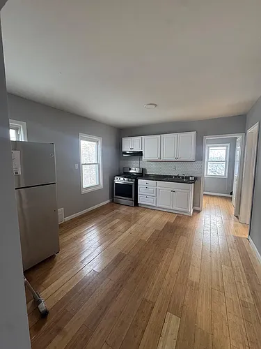 52-54 Ives Ct Photo 1