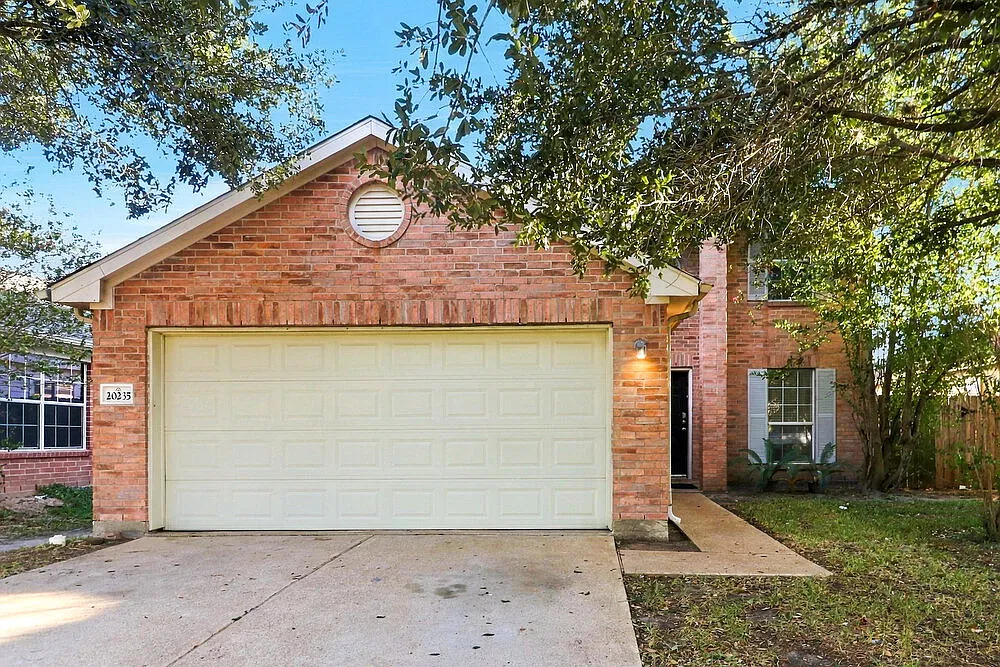 4 bed, 3.0 bath, 1890 sqft, $2,075 — Photo 1