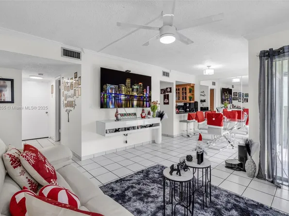 11183 NW 7th St APT 101, Miami, FL 33172