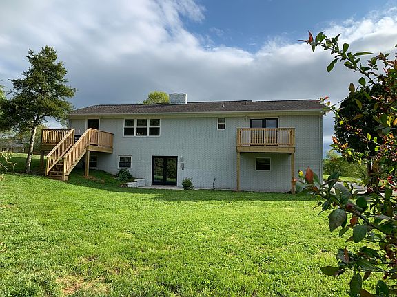 3rd image of 1136 Mountain View Dr