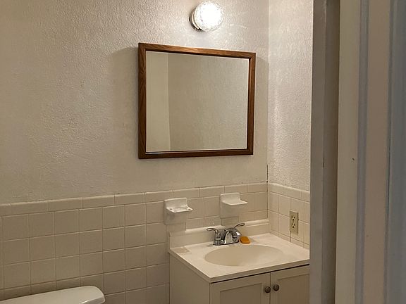 5th image of 2307 NW 41st St