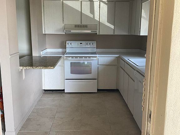 3rd image of 303 NE 17th Avenue #204