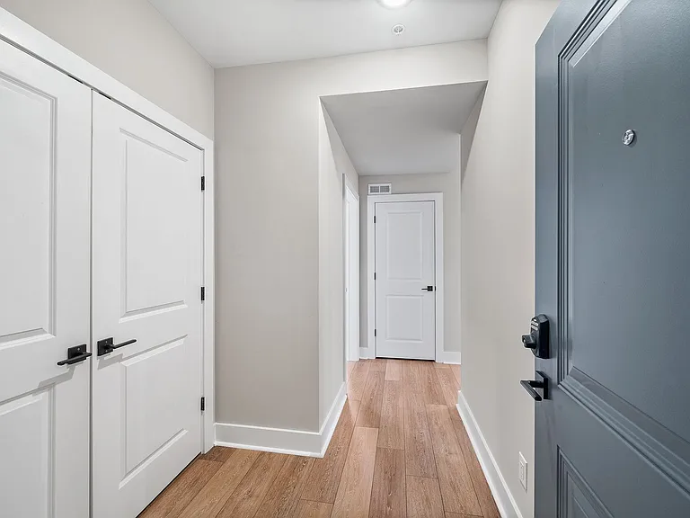 Gorgeous New Diamond St Construction Boasting Luxury Finishes — Photo 38