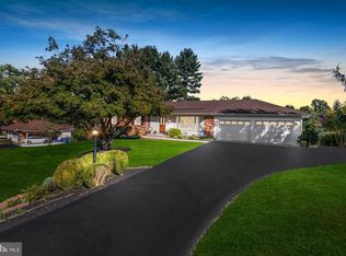 9 Holly View Ct, Olney, MD 20832