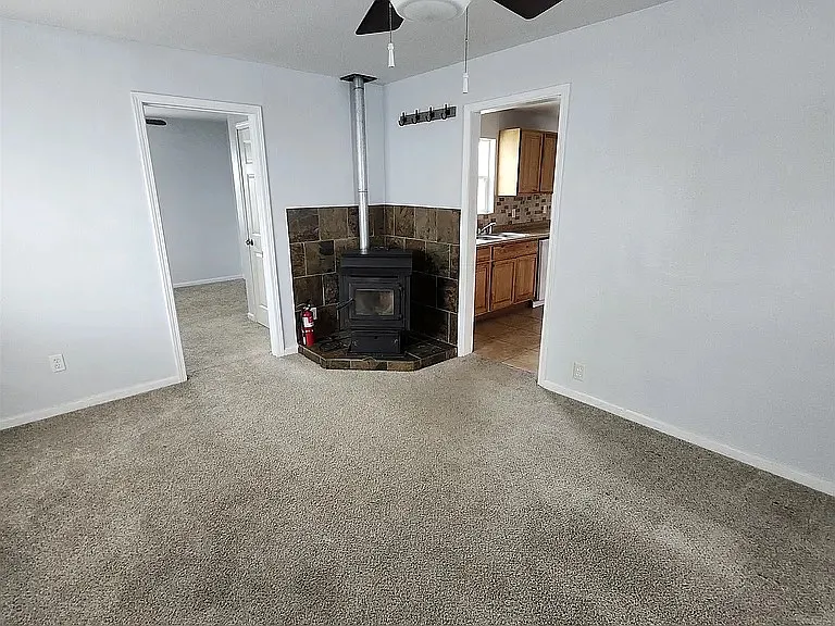 3 bed, 1000 sqft, $1,775 — Photo 2