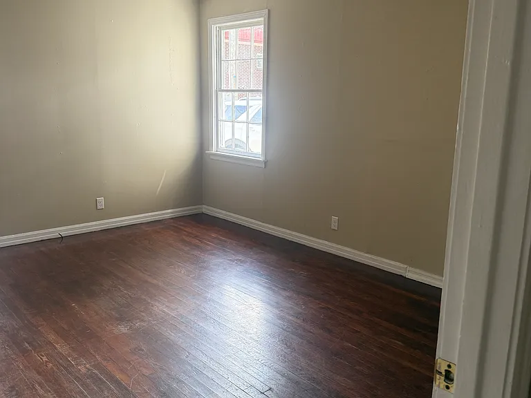 1607 Thirtyfirst St — Photo 3