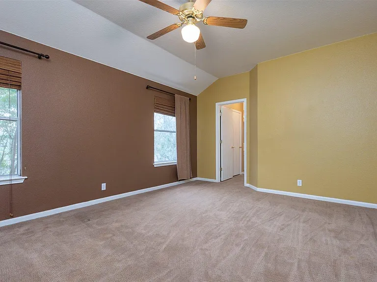 237 Sunshadow Dr — Photo 7