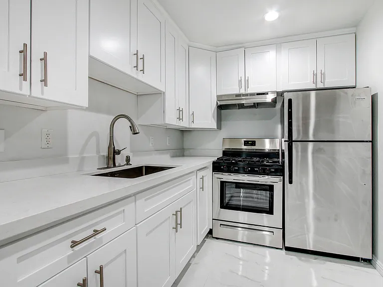 Country Club Apartments — Photo 77
