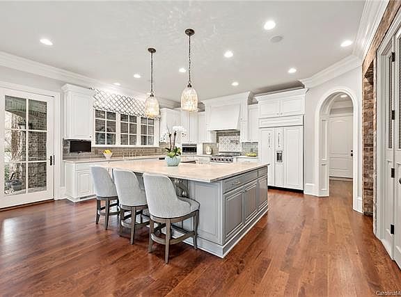 5th image of 8606 Longview Club Dr