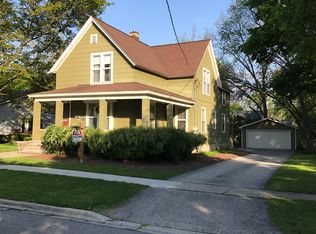 86 Pomeroy Ave, Crystal Lake, IL 60014