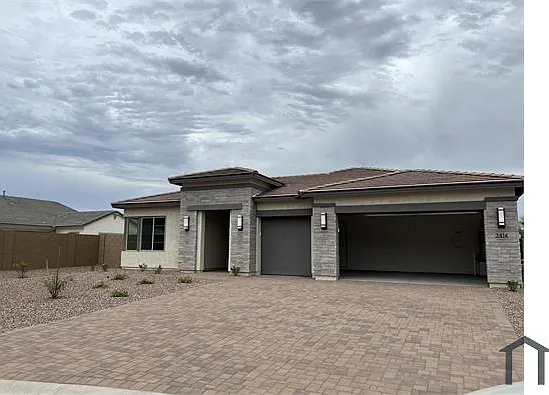 3414 E Valencia Dr — Photo 1