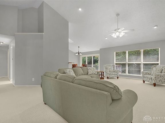 4th image of 990 Winterwood Ct