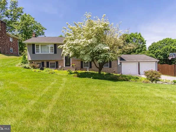 11820 Bradford Dr, Hagerstown, MD 21742