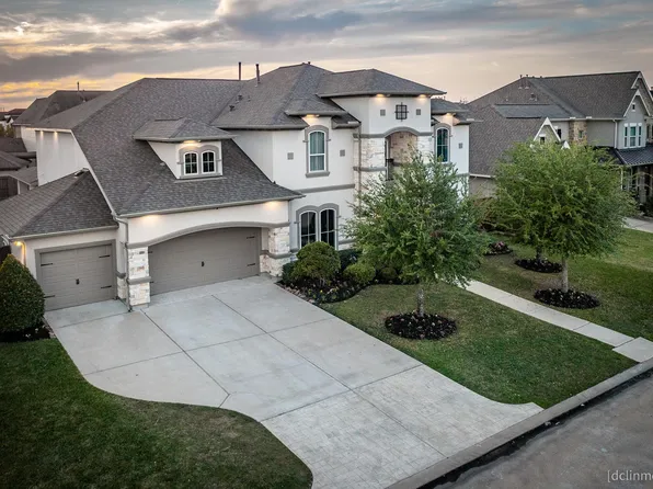 10507 S Sunrise Shores Ln, Cypress, TX 77433