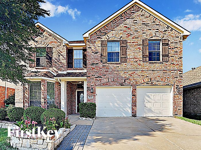 1st image of 835 Lake Forest Trl