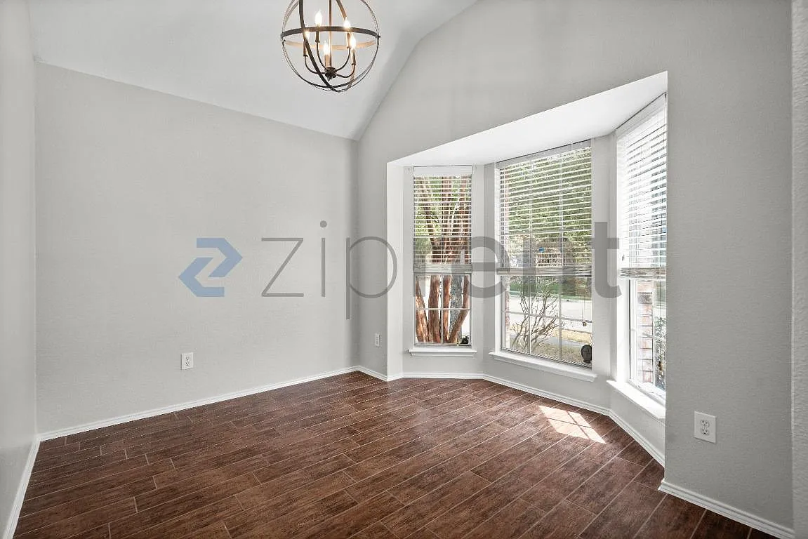 3 bed, 2112 sqft, $2,150 — Photo 4