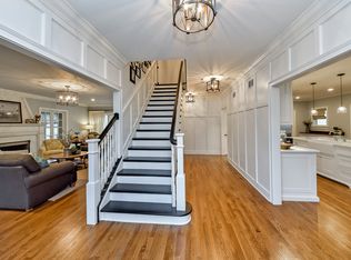 105 W 8th Ave, Naperville, IL 60563