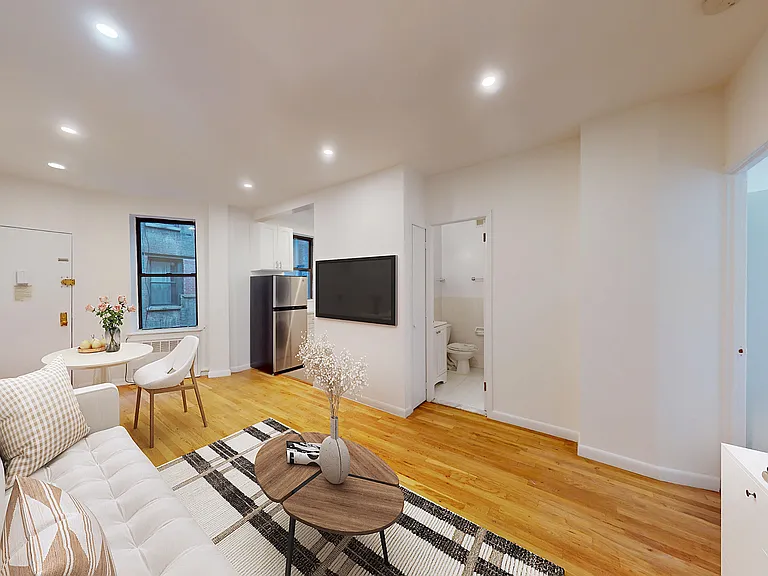417 E 65th St #8 — Photo 2