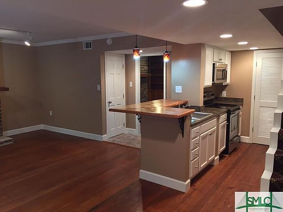 4th image of 213 E Gaston St #A
