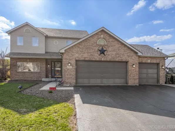 227 Wolverine Dr, Oswego, IL 60543