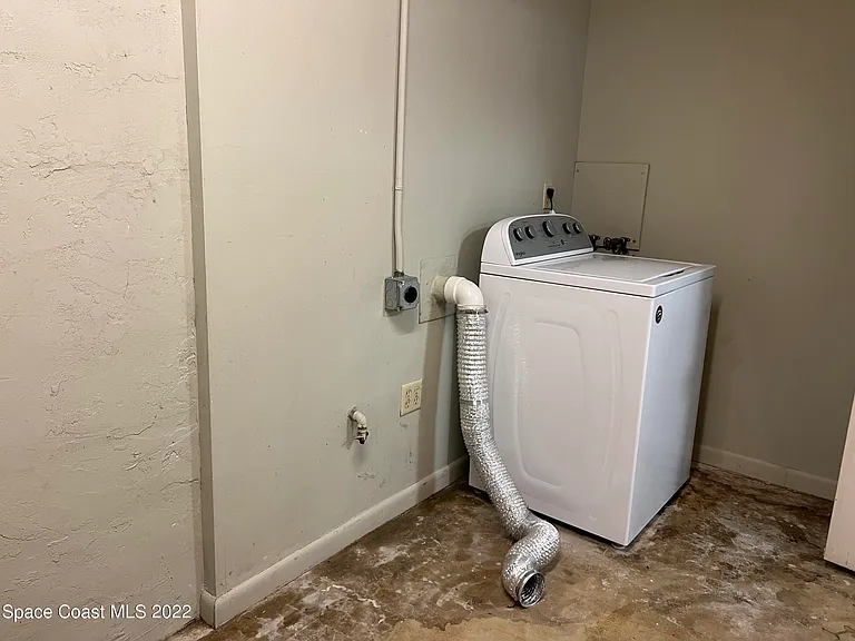 113 Medina St — Photo 12