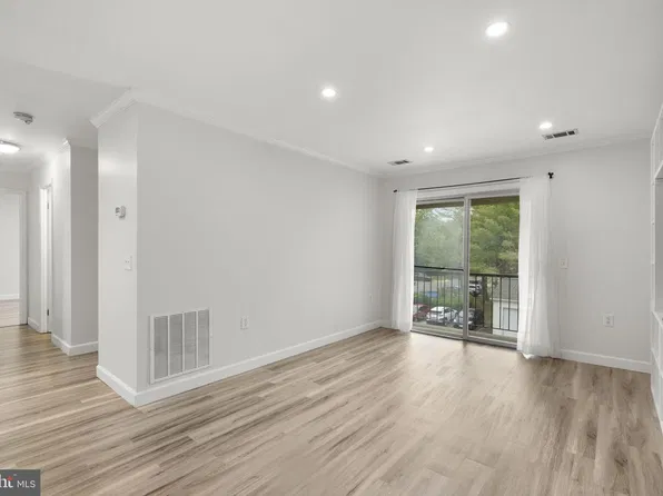 18328 Streamside Dr APT 304, Gaithersburg, MD 20879
