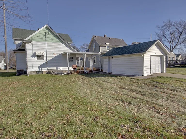 514 S Clark St — Photo 16