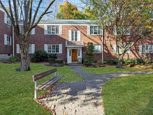 29 Nathan Hale Drive #32B, Huntington, NY 11743