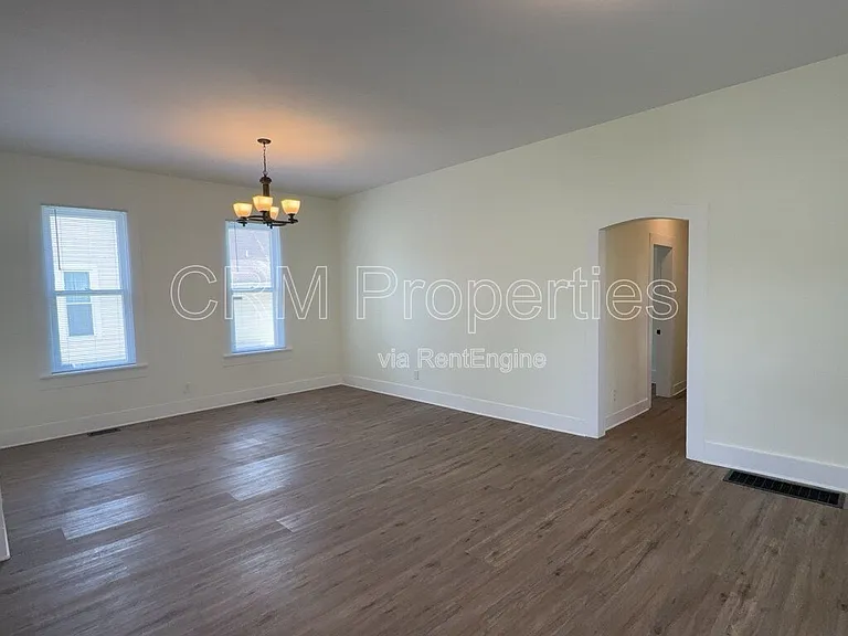 1339 Division St — Photo 6