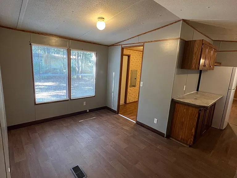 103 Thompson Rd — Photo 9