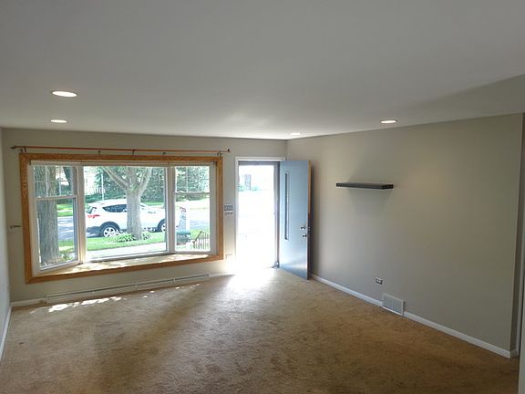 4th image of 636 E Park Blvd