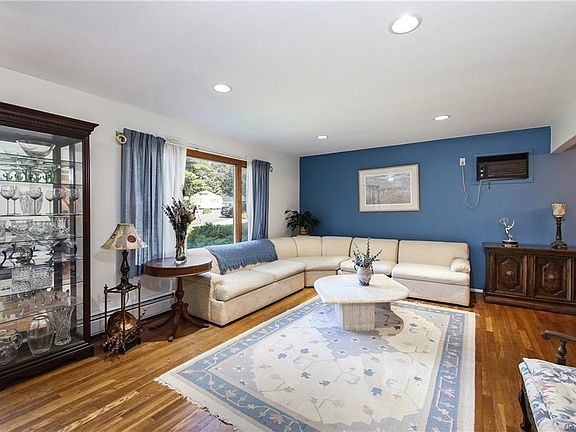 3rd image of 307 Alpine Dr