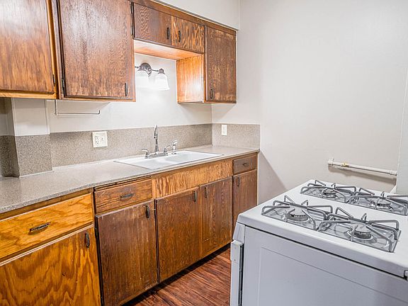 4th image of 1610 Charles Ave