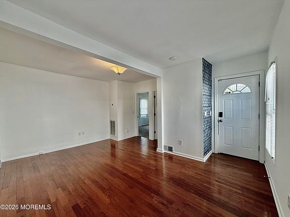 4th image of 403 Park Place Ave APT 1