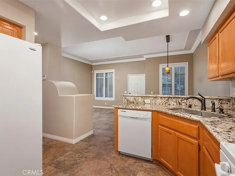 64 Mission Ct — Photo 12