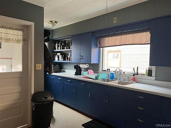 3rd image of 106 E Longyear St